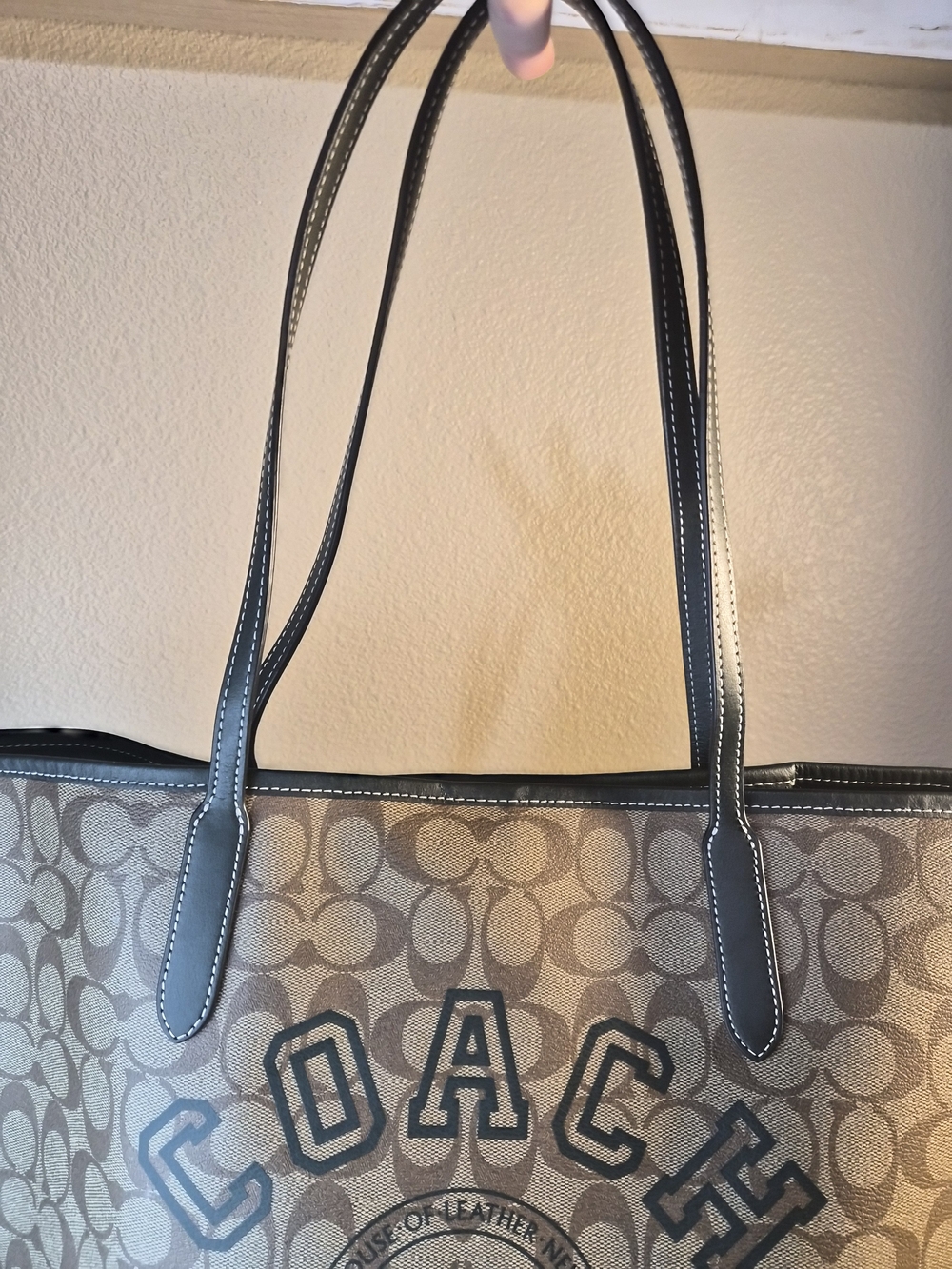 ✨ Authentic Coach Varsity Logo Signature Tote ✨ - Picture 3 of 12
